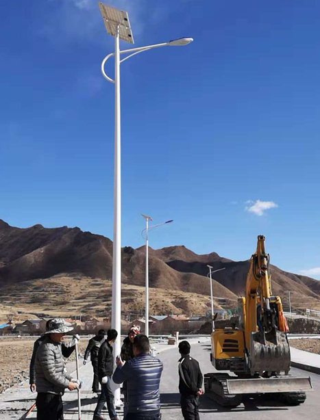 甘南碌曲10米南口街道太阳能路灯项目