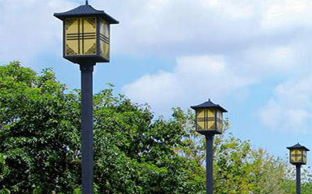 太阳能南口街道庭院灯怎么选亮度与续航更耐用